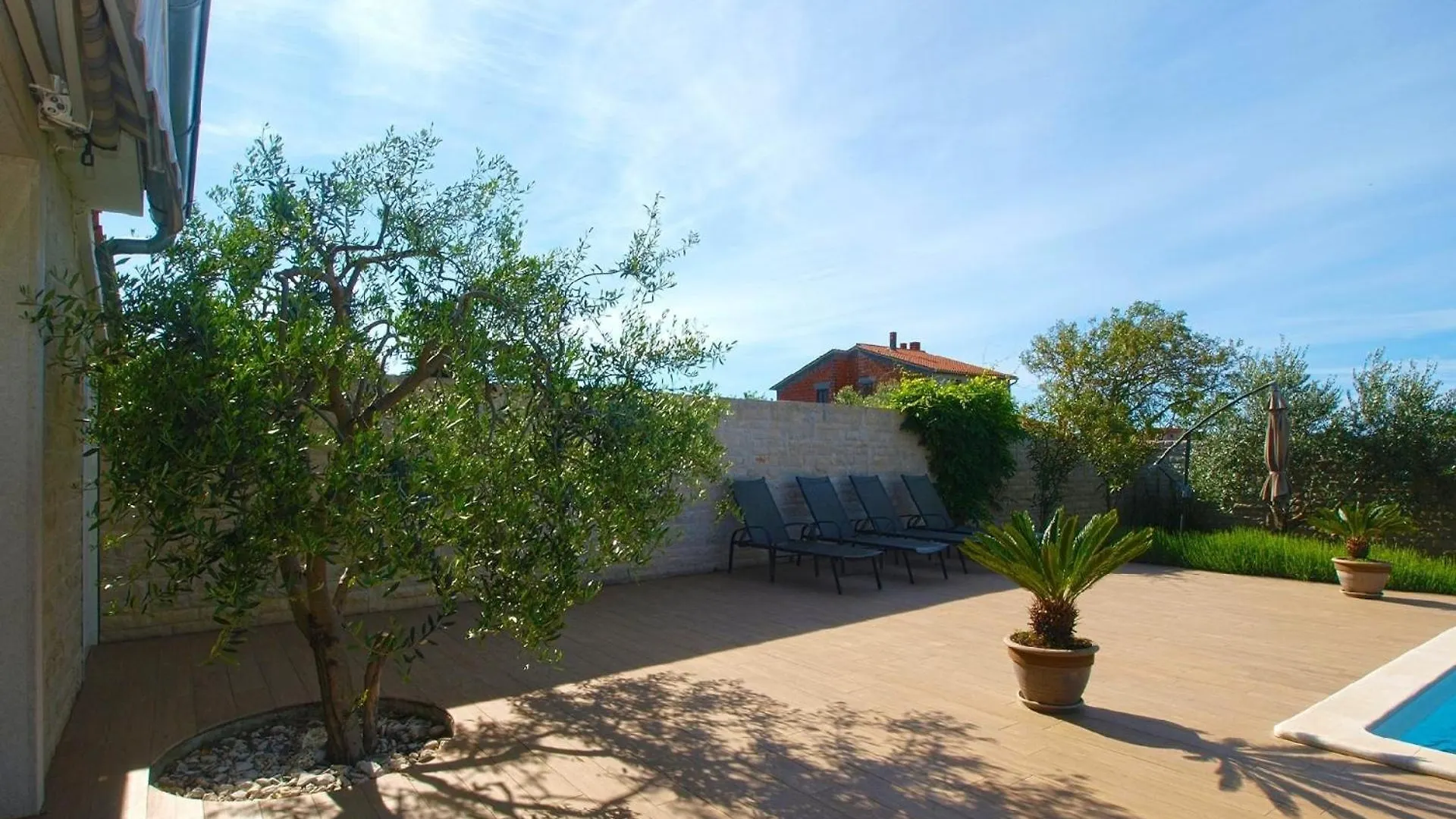 Ferienhaus Mit Privatpool Fuer 8 Personen Ca 120 Qm In Valbandon, Istrien Istrische Riviera 0*, Valbandon